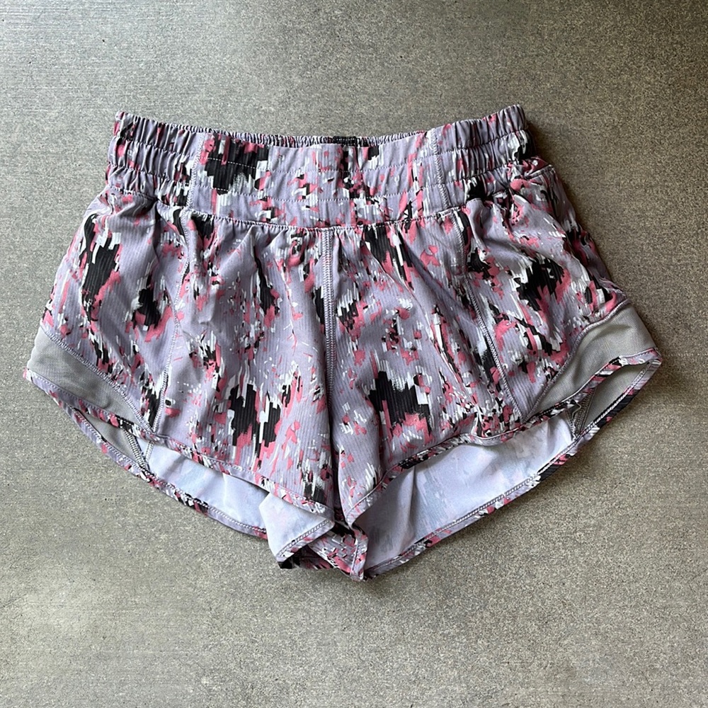 Lululemon Hotty Hot Low Rise 2.5inch Shorts